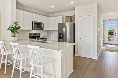 Townhouse in Lakewood Ranch, Florida 3 bedrooms, 136.01 sq.m. № 2229610 - photo 4