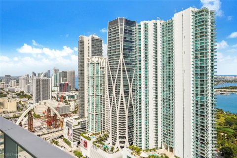 Condominio en alquiler en Miami, Florida, 3 dormitorios, 263.94 m2 № 1978209 - foto 8