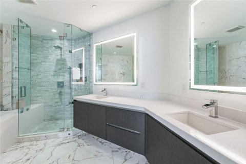 Condominio en alquiler en Miami, Florida, 3 dormitorios, 263.94 m2 № 1978209 - foto 9
