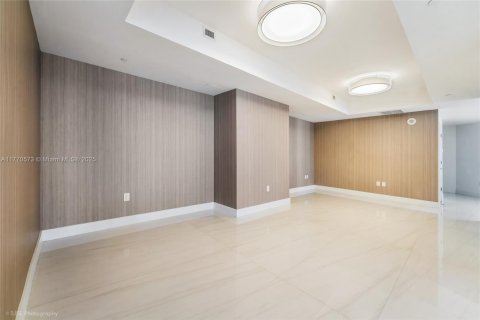 Condominio en alquiler en Miami, Florida, 3 dormitorios, 263.94 m2 № 1978209 - foto 4
