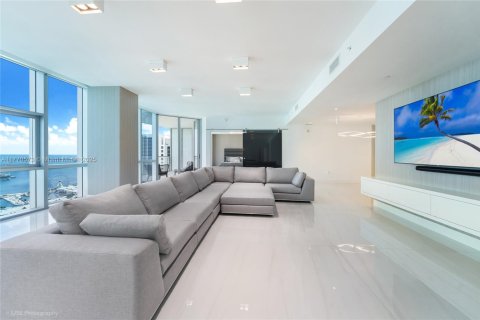 Condominio en alquiler en Miami, Florida, 3 dormitorios, 263.94 m2 № 1978209 - foto 2