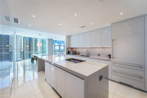 Condominio en alquiler en Miami, Florida, 3 dormitorios, 263.94 m2 № 1978209 - foto 3