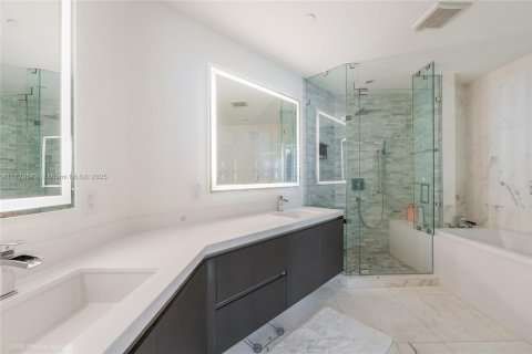 Condominio en alquiler en Miami, Florida, 3 dormitorios, 263.94 m2 № 1978209 - foto 12