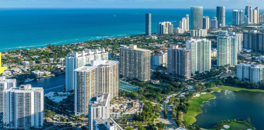 Condominio en Aventura, Florida, 2 dormitorios № 2029387