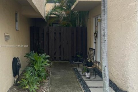 Condo in Miami Shores, Florida, 2 bedrooms  № 1811271 - photo 3