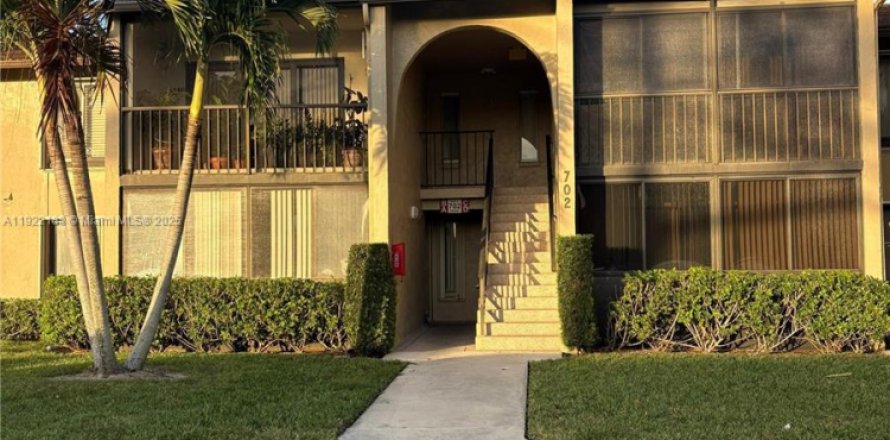 Condominio en Greenacres, Florida, 3 dormitorios  № 1976087