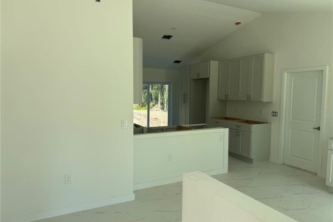 House in Punta Gorda, Florida 3 bedrooms, 102.01 sq.m. № 2238242 - photo 3