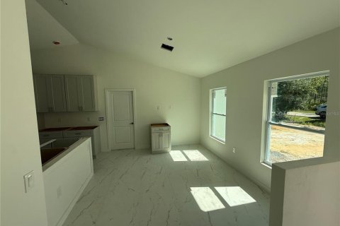 House in Punta Gorda, Florida 3 bedrooms, 102.01 sq.m. № 2238242 - photo 5