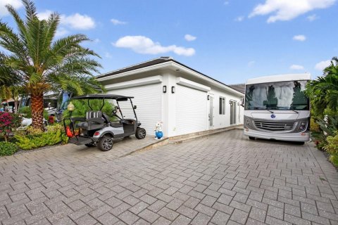 Condo in Margate, Florida, 2 bedrooms  № 2177329 - photo 25