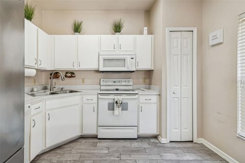 Touwnhouse à vendre à Tampa, Floride: 2 chambres, 127.65 m2 № 2220148 - photo 12