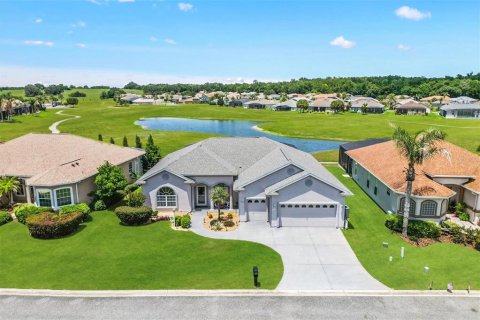 House in Summerfield, Florida 3 bedrooms, 193.89 sq.m. № 2234480