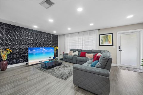 Villa ou maison à vendre à Hollywood, Floride: 3 chambres, 141.58 m2 № 2400741 - photo 3