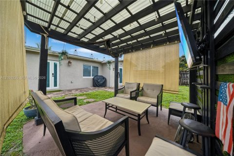 Villa ou maison à vendre à Hollywood, Floride: 3 chambres, 141.58 m2 № 2400741 - photo 18