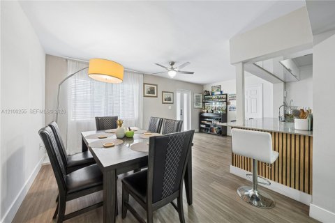 Villa ou maison à vendre à Hollywood, Floride: 3 chambres, 141.58 m2 № 2400741 - photo 7