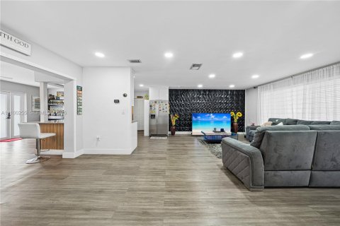 Villa ou maison à vendre à Hollywood, Floride: 3 chambres, 141.58 m2 № 2400741 - photo 2
