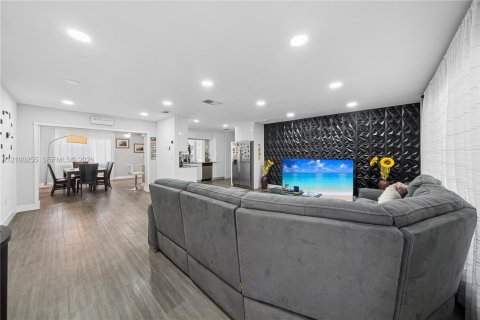 Villa ou maison à Hollywood, Floride 3 chambres, 141.58 m2 № 2400741