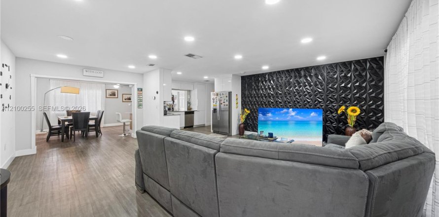 Villa ou maison à Hollywood, Floride 3 chambres, 141.58 m2 № 2400741