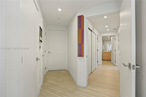 Condo in North Miami Beach, Florida, 3 bedrooms № 2170665 - photo 2