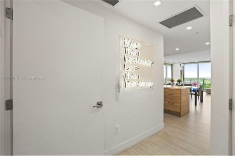 Condo in North Miami Beach, Florida, 3 bedrooms № 2170665 - photo 3