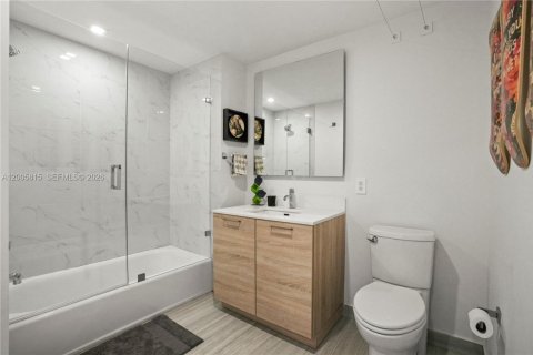 Condo in North Miami Beach, Florida, 3 bedrooms № 2170665 - photo 13