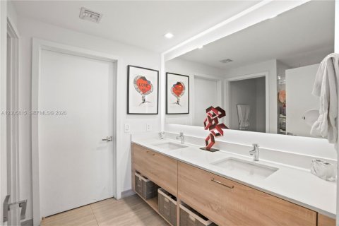 Condo in North Miami Beach, Florida, 3 bedrooms № 2170665 - photo 10