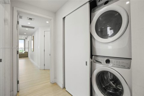 Condo in North Miami Beach, Florida, 3 bedrooms № 2170665 - photo 16