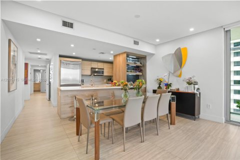 Condo in North Miami Beach, Florida, 3 bedrooms № 2170665 - photo 5
