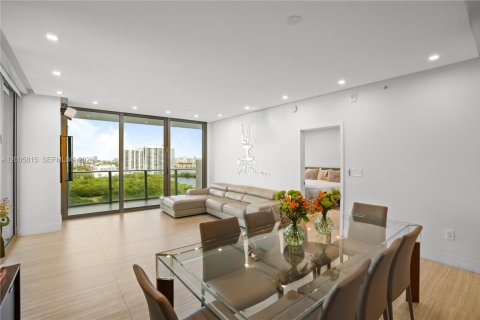 Condo in North Miami Beach, Florida, 3 bedrooms № 2170665 - photo 7