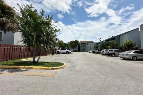 Купить кондоминиум в Хайалиа, Флорида 2 спальни, 86.03м2, № 1984896 - фото 12