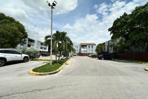 Купить кондоминиум в Хайалиа, Флорида 2 спальни, 86.03м2, № 1984896 - фото 1