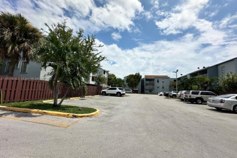 Купить кондоминиум в Хайалиа, Флорида 2 спальни, 86.03м2, № 1984896 - фото 11