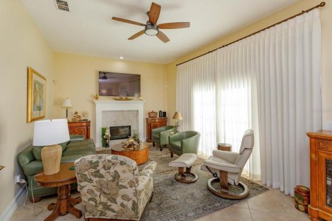 House in Sanford, Florida 4 bedrooms, 247.58 sq.m. № 2150289 - photo 14