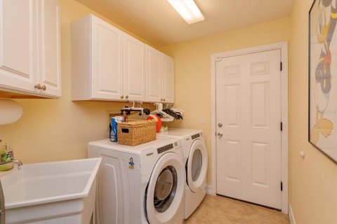 House in Sanford, Florida 4 bedrooms, 247.58 sq.m. № 2150289 - photo 27
