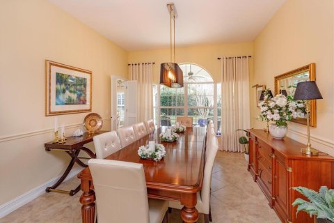 House in Sanford, Florida 4 bedrooms, 247.58 sq.m. № 2150289 - photo 4