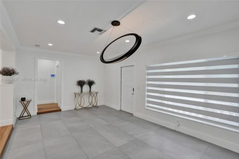 House in Miami, Florida 4 bedrooms, 142.88 sq.m. № 2084054 - photo 11