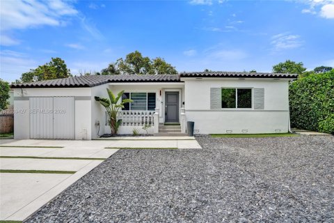 House in Miami, Florida 4 bedrooms, 142.88 sq.m. № 2084054