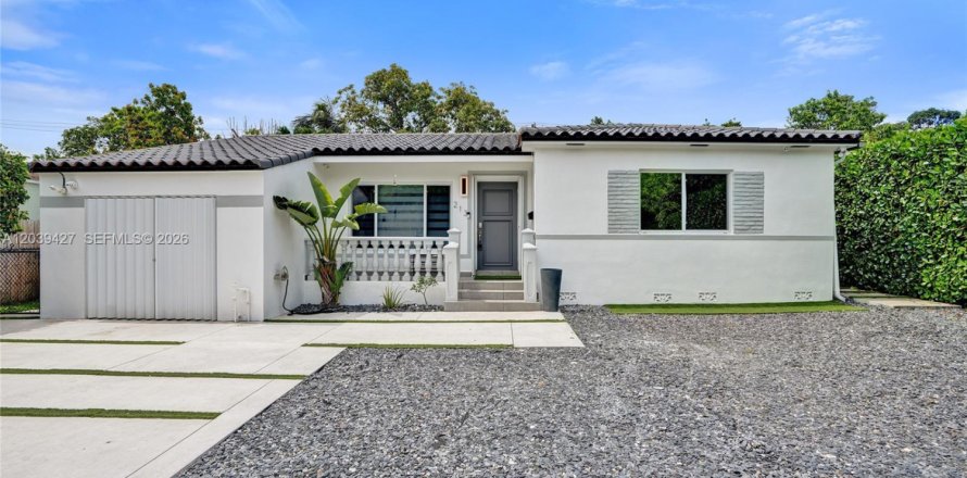 House in Miami, Florida 4 bedrooms, 142.88 sq.m. № 2084054