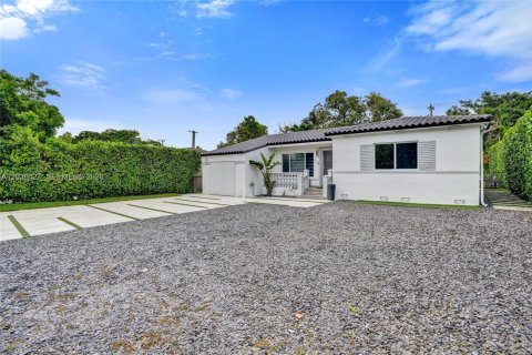 House in Miami, Florida 4 bedrooms, 142.88 sq.m. № 2084054 - photo 2