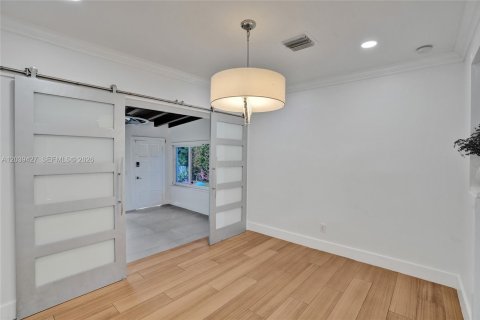 House in Miami, Florida 4 bedrooms, 142.88 sq.m. № 2084054 - photo 20