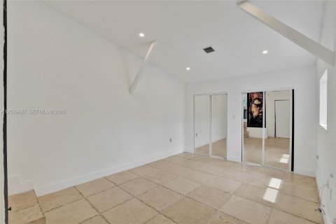 House in Miami, Florida 4 bedrooms, 142.88 sq.m. № 2084054 - photo 26