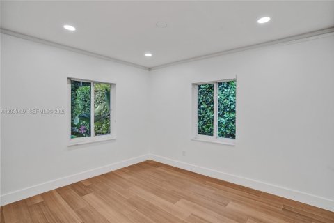 House in Miami, Florida 4 bedrooms, 142.88 sq.m. № 2084054 - photo 14