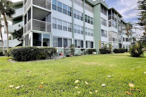 Condo in Hollywood, Florida, 1 bedroom  № 1768816 - photo 1