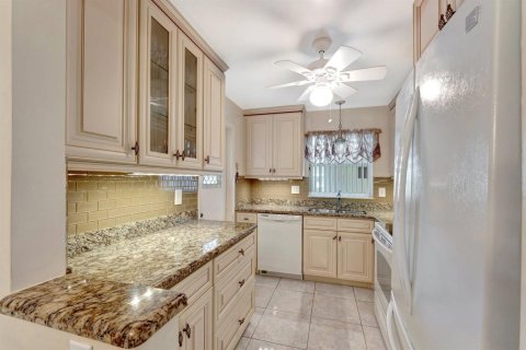 Condo in Deerfield Beach, Florida, 2 bedrooms № 2177338 - photo 11