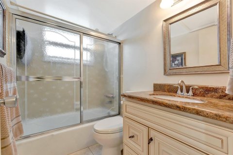 Condo in Deerfield Beach, Florida, 2 bedrooms № 2177338 - photo 14
