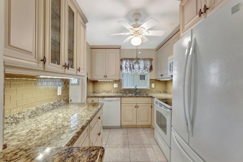 Condo in Deerfield Beach, Florida, 2 bedrooms № 2177338 - photo 10