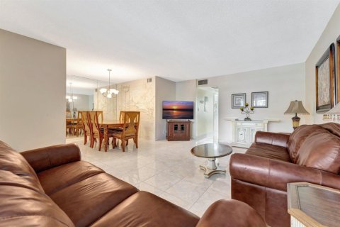 Condo in Deerfield Beach, Florida, 2 bedrooms № 2177338 - photo 7