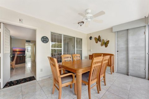 Condo in Deerfield Beach, Florida, 2 bedrooms № 2177338 - photo 4