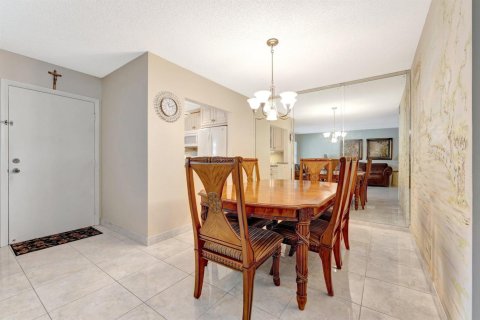 Condo in Deerfield Beach, Florida, 2 bedrooms № 2177338 - photo 8