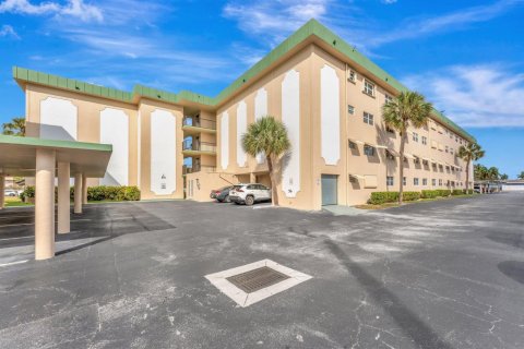 Condo in Deerfield Beach, Florida, 2 bedrooms № 2177338 - photo 23