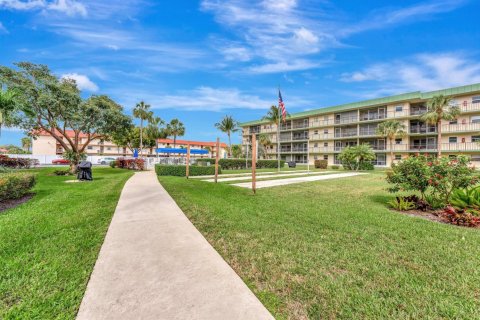 Condo in Deerfield Beach, Florida, 2 bedrooms № 2177338 - photo 22